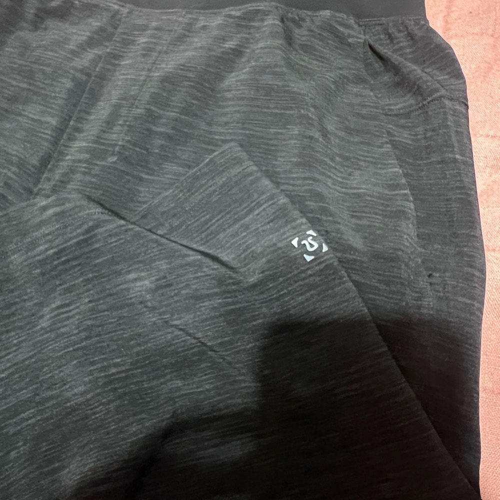 Lululemon XS men’s shorts